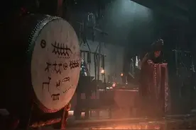 村中怪事频发，不断有村民离奇死亡，缘由是村长掘坟引来狐仙？图片