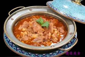 五香牛腩、黄豆焖鸡爪、香辣鸡翅、酸菜牛肉的家常做法开胃下饭图片