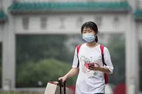 下跪求辅导，拼死上名校：假如双减失败，孩子和家长会怎样？图片