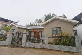 25万回村建栋小平房，花园、菜地全齐了，这样的养老房可真舒坦图片