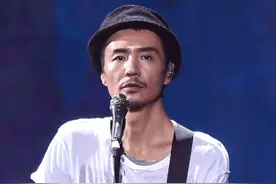 朴树的忧郁情史，靠才华征服了3个女人，错失真爱后娶翻版贤妻图片