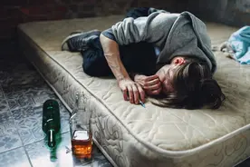 “酒后头孢”和“头孢后酒”，结局大不同！二者相隔多久才安全？图片
