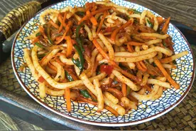 想吃炒米粉不用去小吃摊，在家就能做，教你详细做法，麻辣鲜香图片