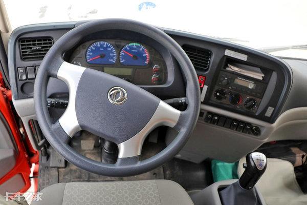 拉砂石料自卸车