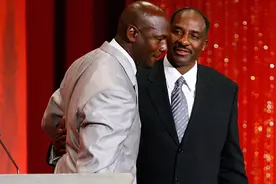 能让乔丹服气的只有这5人，乔丹亲哥单挑赢他，一人用防守征服他图片