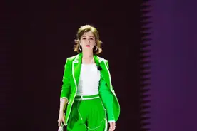 杜华欺软怕硬，强捧赵丽颖却翻车，真是赔了夫人又折兵图片