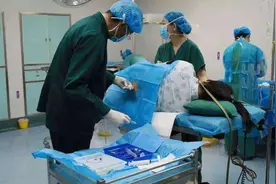 产房里的生理需求，一个比一个尴尬，这些瞬间宝妈们都经历过吗？图片