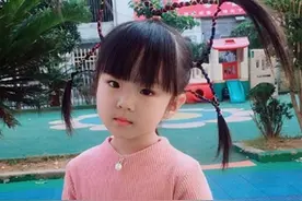 "五角星辫"宝宝火了，好似头顶飞碟，网友：难道用胶水粘的么？图片