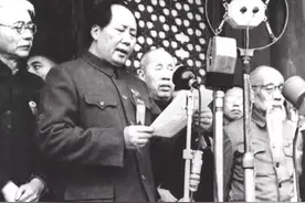 第一次喊出"人民万岁"的领袖图片