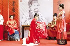 着传统汉服 展汉家笄礼图片