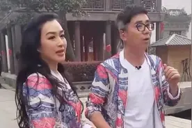 56岁范明近况罕曝光，与钟丽缇穿情侣装太吸睛，两鬓斑白显老态图片