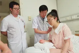 少女经历三次心脏手术又发脑梗 西京医生屡次施救 家长感激：他们就是孩子的第二父母图片