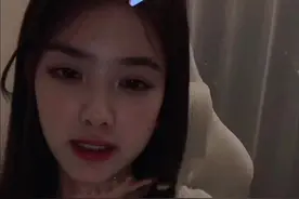 孙一宁真实颜值曝光！直播时美颜滤镜消失，和肤白貌美形象差别大图片