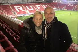 恭喜！女裁判一姐宣布结婚 曾在场上被袭胸 新郎名头更大（图）图片