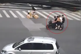 惊呆了！4名男子共骑一辆摩托车，驾驶员涉嫌6项违法行为图片