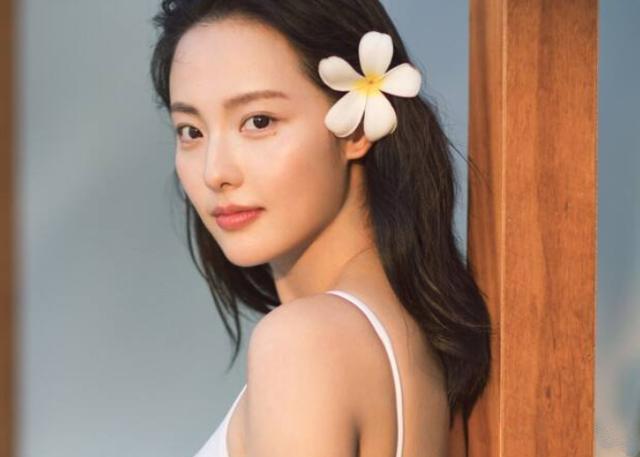 27岁嫁入豪门,老公每年给2亿零花钱,连生两子婆婆宠爱有加