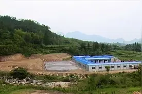 发生了啥？匈牙利4万工人喊话中企加薪：不同意上五休二，就罢工图片
