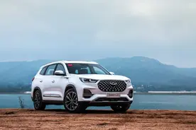 看着不错的瑞虎8 PLUS，开着也不错图片