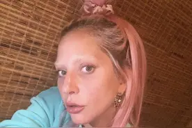 明星卸妆长什么样？Lady Gaga、蕾哈娜等9位好莱坞女星自曝素颜照图片