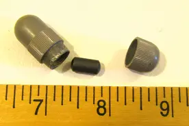 调查发现：这些矿泉水瓶含锑，长时间使用会锑中毒，切勿重复使用图片