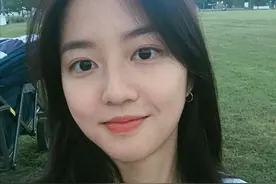 还记得“步步高家教机”女孩吗，她演了《顶楼》？图片