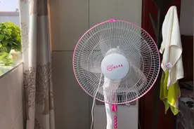 风扇盖子脱落，家里没有螺丝，试试这个吧