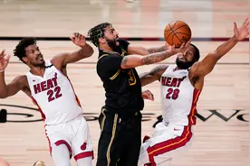 进攻效率94.8，联盟倒数第三！这都能拿4年1.8亿？他真不值这么多图片