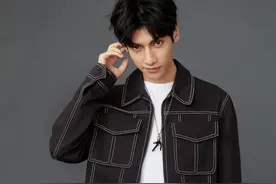 罗云熙的身材比例太好了，穿着长裤尽显笔直大长腿图片