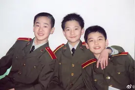 和杨洋是军艺同学，在春晚领过舞，《披荆斩棘》的他还是南艺老师图片