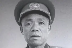 解放海南岛，韩先楚临阵换将，苟在松大喊：这任务给别人，没门图片