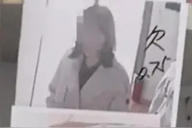 高校打印店张贴学生照片催交0.75元欠款，学校：已与该店铺解除合约图片