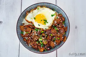 人间至味—猪油拌饭，太香了连吃三碗都不过瘾图片