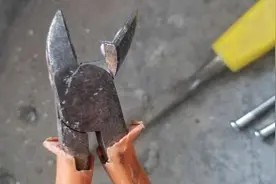 钻头崩，钳子断，楼板碎，装个智能锁我把家拆了图片