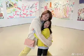 曹曦文深夜为女儿庆生，孩子生父至今成谜，网友：和刘涛女儿好像图片