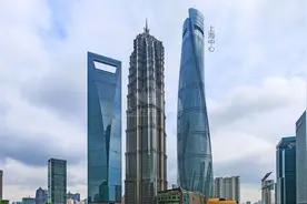 十级风圈内的上海中心大厦，台风中摇摆超1米，烟花来了怎么办？图片