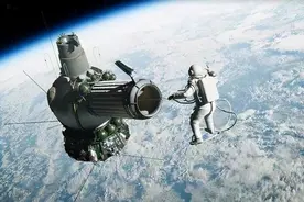 杨利伟进入太空，为什么要佩戴手枪？外星人真的能被手枪消灭吗？图片