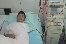 10岁男孩下半身青紫，查出肾衰竭，母亲痛哭：都是我害了你图片