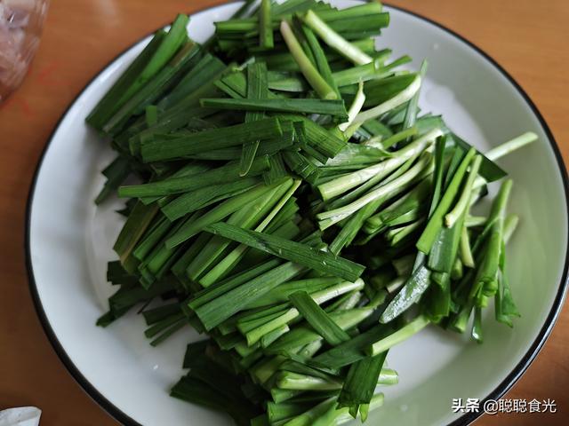 惊蛰时节，多吃这道“清肠”菜，含铁量高，春季常吃气色好