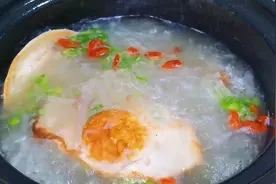 冬天我就给老人和孩子熬萝卜丝煎蛋汤，成本1元钱，暖心又暖胃图片