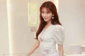 林志玲真"人间水蜜桃"！真空绑带裙穿出3D立体感，一般人hold不住图片