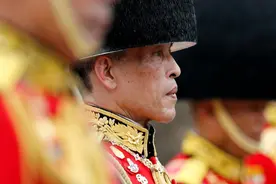 解析泰王军装上的徽章，体现他的从军经历，军事过硬的国王不多见图片
