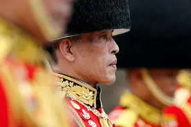 解析泰王军装上的徽章，体现他的从军经历，军事过硬的国王不多见图片