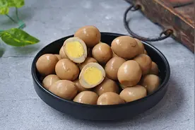 香卤鹌鹑蛋，懒人好方子，简单入味，蛋黄不碎不散，颗颗居中图片