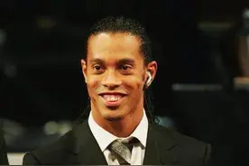 足球精灵！罗纳尔迪尼奥生涯17大绝技盘点，你最爱哪个？图片