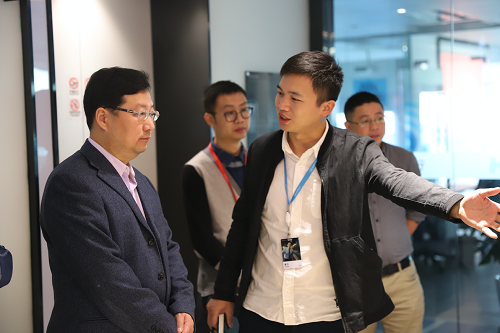 成都市新经济发展委员会党组书记卢铁城带队考察哈啰出行