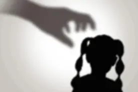 涉嫌性侵养女的高管曾呼吁重视幼女性侵害图片