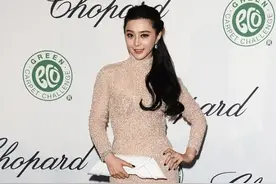 还以为范冰冰终于变保守了，但薄纱裙子，愣是一点好身材都没防住图片