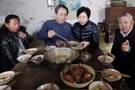 许家印：恒大快破产时，我陪香港富豪打牌，瘦了20斤，才拿到5亿图片