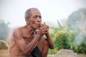 “衣锦还乡”的叔叔图片