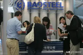 钢铁“一哥”净赚216亿，股价回撤超四成，人均薪酬31万图片